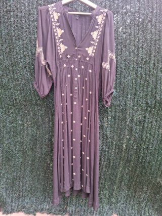 Vestido Midi Bordado