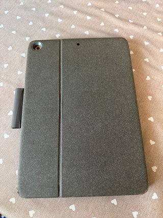 iPad Apple con custodia tastiera