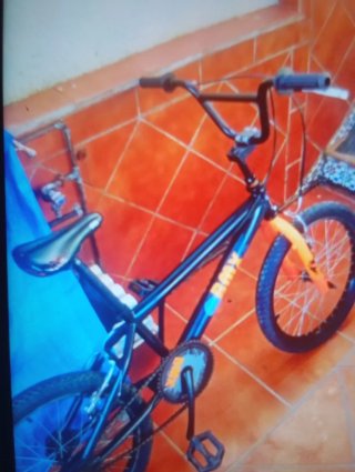 Bicicleta BMX Negra y Naranja