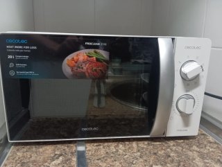 Microondas Cecotec ProClean 2110 de 20L casi nuevo