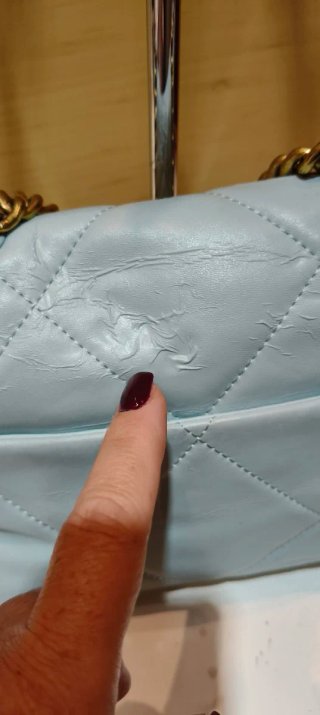 Borsa Chanel azzurra con dettagli oro