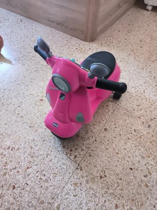 Moto Vespa Chicco para niños