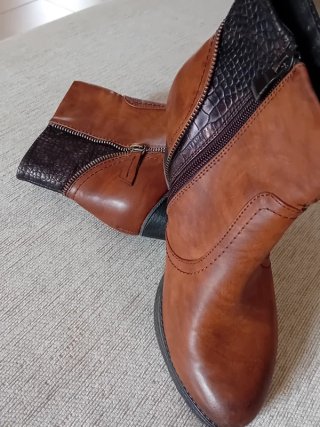 Botas Castanhas e Pretas