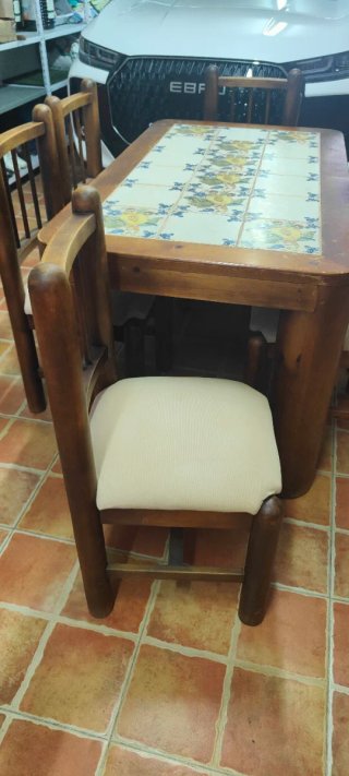 Mesa rústica madera y cerámica.mas 6 sillas