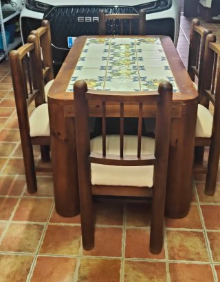 Mesa rústica madera y cerámica.mas 6 sillas