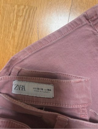 Pantalones Rosa con Tachuelas de Corazones