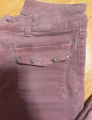 Pantalones Rosa con Tachuelas de Corazones