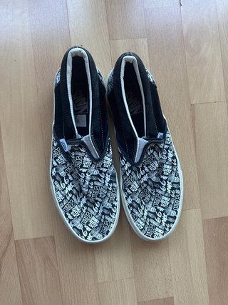 Zapatillas Vans Slip-On Negras con Estampado