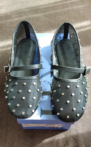 Zapatos Negros con Tachuelas
