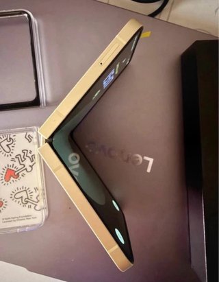 Samsung Galaxy Z Flip6 Oro