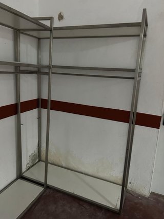 Estanterías vestidor metálicas y de madera