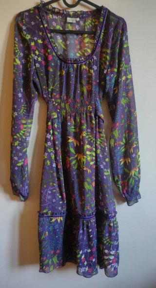 Vestido estampado floral morado