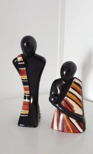 2 ESCULTURAS TALLADOS Y POLICROMADA EN PIEDRA DE K