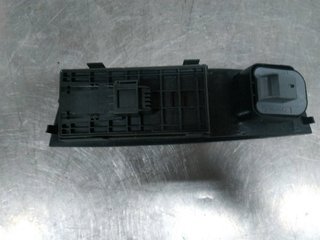 Mando elevalunas delantero izquierdo AUDI A1