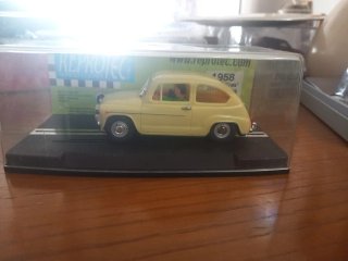 Seat 600 Reprotec 1958 Crema Scalextric