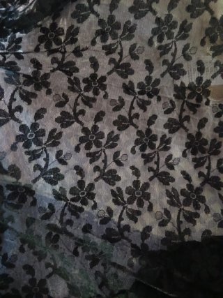 Mantilla antigua encaje floral negro