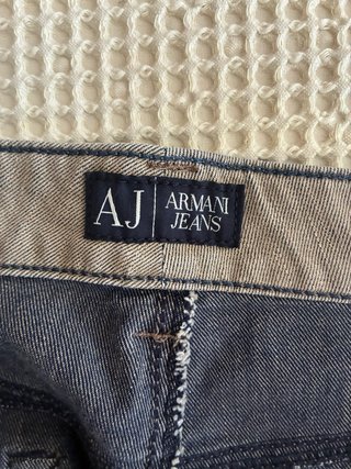 Conjunto pantalón Armani y jersey azul Escorpio