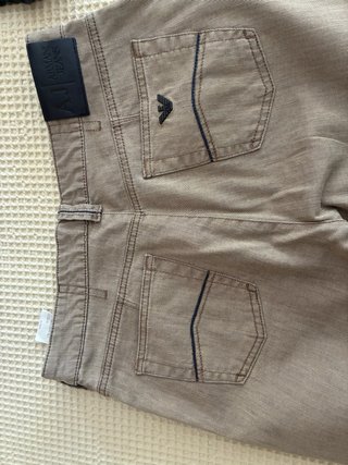 Conjunto pantalón Armani y jersey azul Escorpio