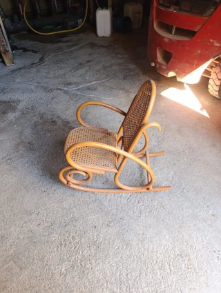 Mecedora infantil estilo Thonet
