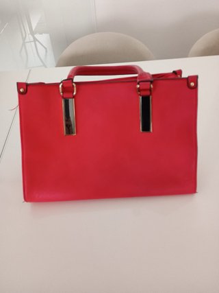 Bolso rojo de mano