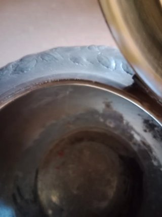 Juego de té antiguo con tetera y azucarero