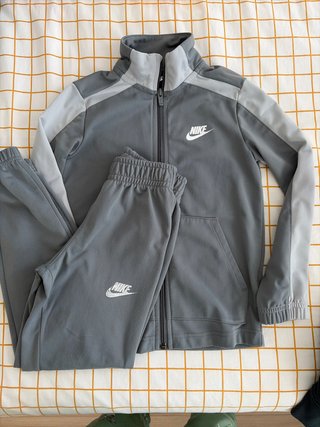 Chándal Nike gris niño
