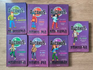 Conjunto de libros de la col•leccion ARCANUS