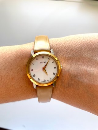 Reloj Gucci Beige y Dorado
