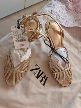 Sandalias ZARA doradas tacón, talla 37