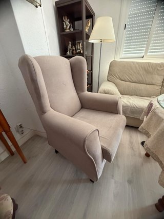 Sillón orejero beige tela