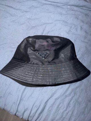 Gorro de pescador Prada negro