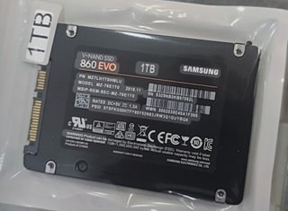 Disco duro sólidoSSD Samsung 860 EVO 1TB.