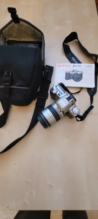 Cámara Pentax MZ-50 con objetivo,filtro y funda