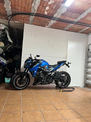 Suzuki GSX 750