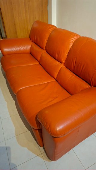 Divano in pelle arancione