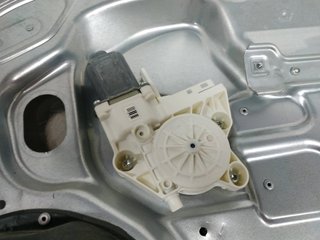 Elevalunas delantero derecho FORD FOCUS BERLINA