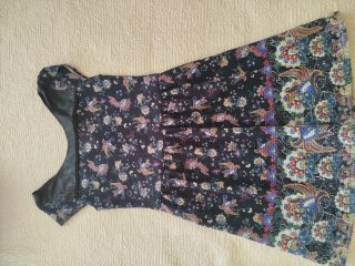 Vestido estampado flores y pájaros Stradivarius