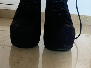 Botines Negros de Tacón con Cordones