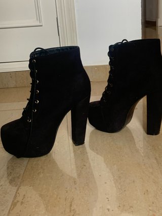 Botines Negros de Tacón con Cordones