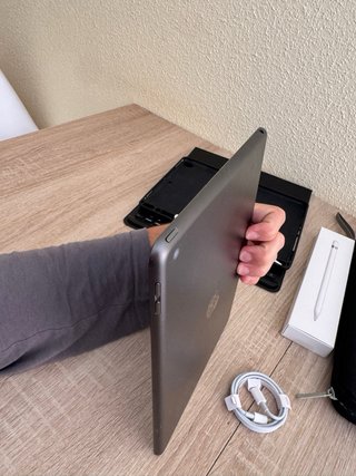 iPad 9ª Gen Argento + Accessori