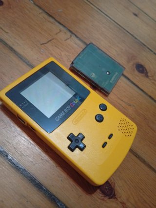 Nintendo Game Boy Color Amarilla y Everdrive