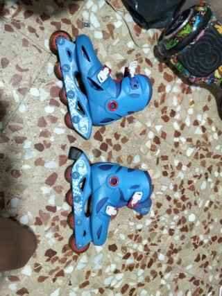 Patines en línea azules
