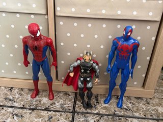 Muñecos Spiderman y Thor y personajebuzz lightyear