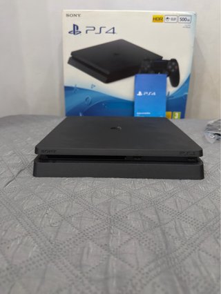 PS4 Slim 500GB – Condizioni Eccellenti