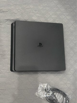 PS4 Slim 500GB – Condizioni Eccellenti
