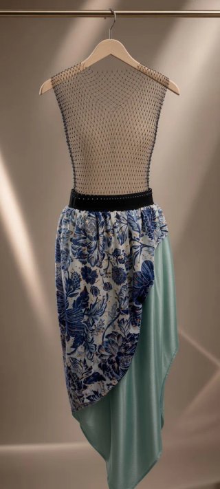 Conjunto Étnico con Top de Red y Falda