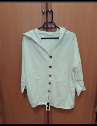Chaqueta con Capucha Blanca