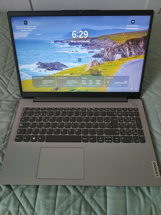 Portátil Lenovo IdeaPad 3 15IAU7 Con cargador