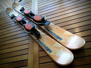 SNOWBLADES. ESQUIS CORTOS. BIG FOOT. FREESTYLE.