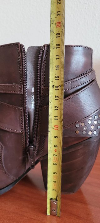 Botines de piel marrones